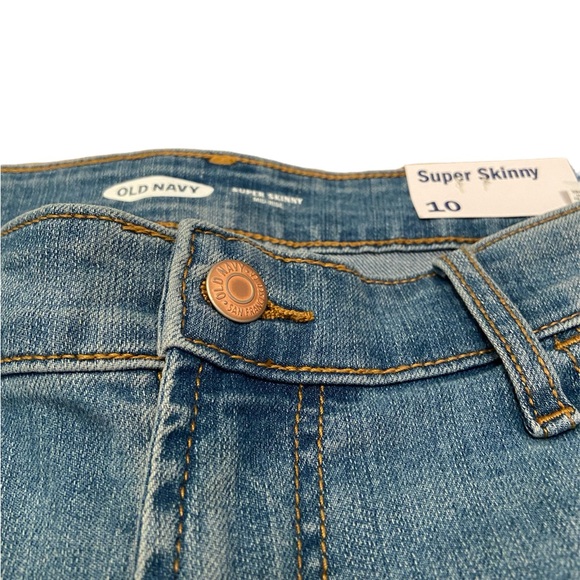 NWT Old Navy super skinny jeans. - Picture 4 of 5